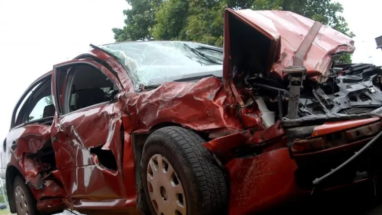 Obitelj sletjela u kanal, curica (11) poginula