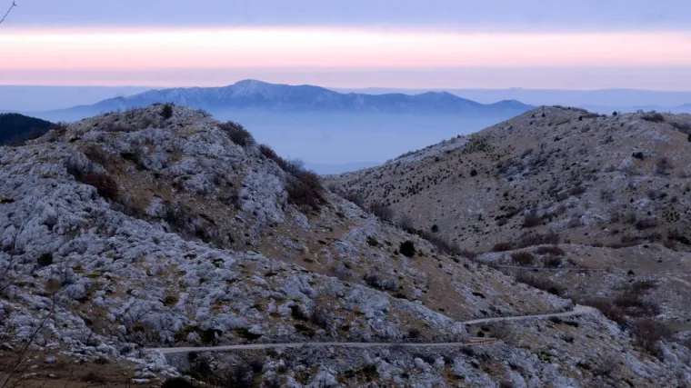 Stariji planinari zaglavili na opasnom Biokovu
