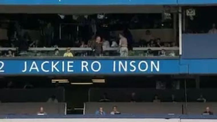 Lopta udarila slovo 'B' i sru&scaron;ila ga na navijača