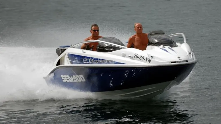 Bura ih s Brača odnijela na Hvar pa ih prevrnula