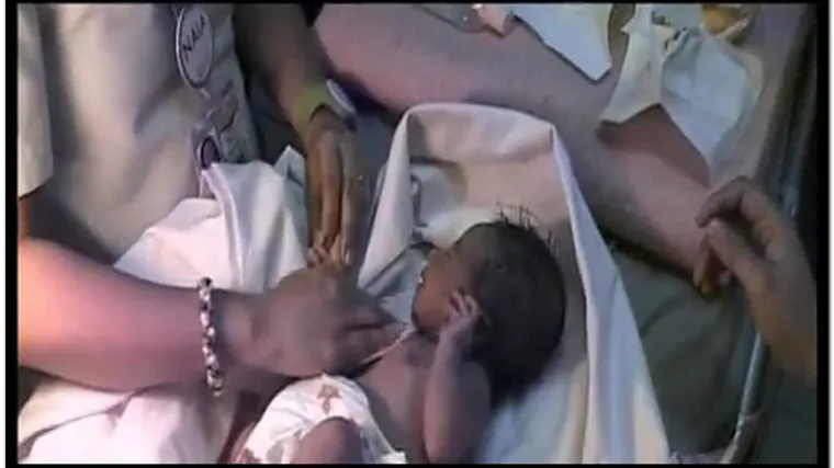 Rodila i ostavila bebu u avionu