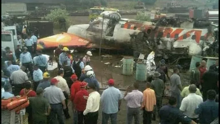 Pad aviona preživjelo 36 osoba