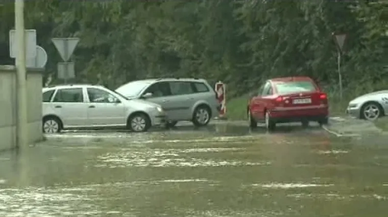 Sloveniji voda do grla
