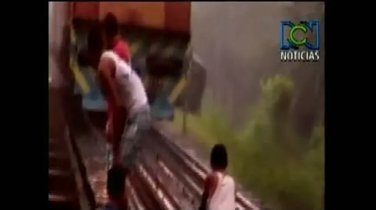 Opasna igra na željezničkom mostu