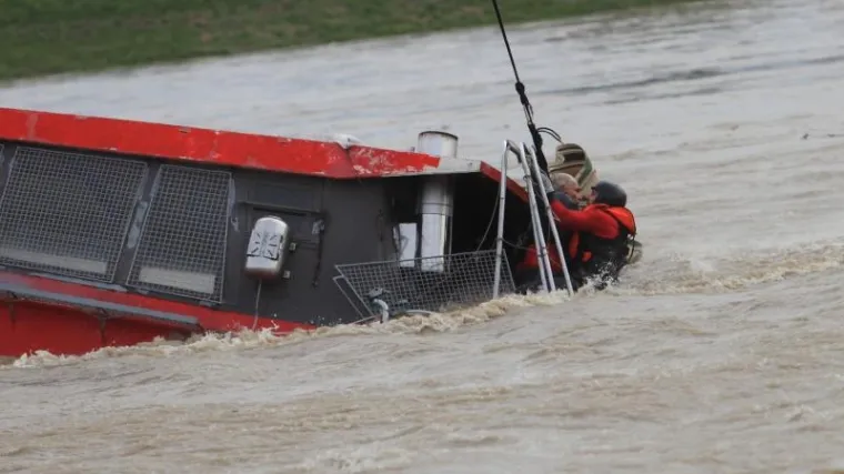 Dramatično spa&scaron;avanje s broda na Savi