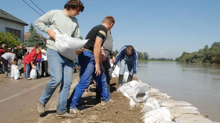 Pogledajte snimke poplava iz zraka!