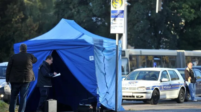 Ubio brata na tramvajskoj stanici