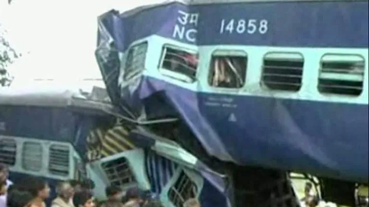 Vagoni zdrobljeni nakon nesreće