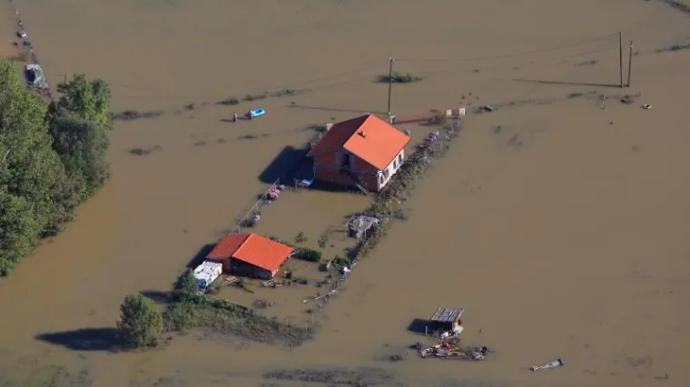 Evakuirano 244 ljudi