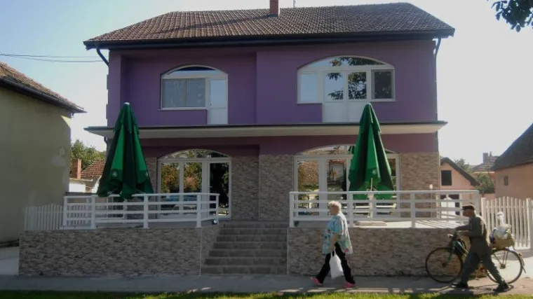 Na srpski kafić bačena bomba