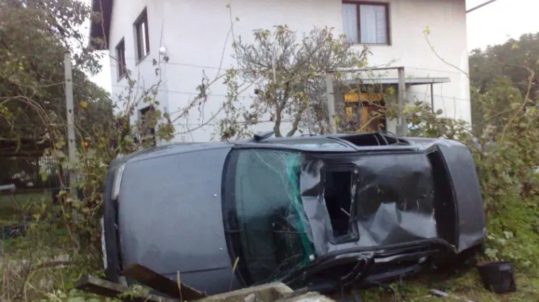 Automobilom poru&scaron;io pola susjedstva