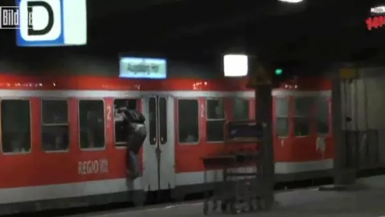 Visio kroz prozor vlaka