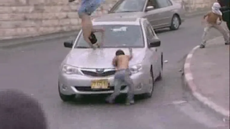 UZNEMIRUJUĆI VIDEO: Autom naletio na dva dječaka