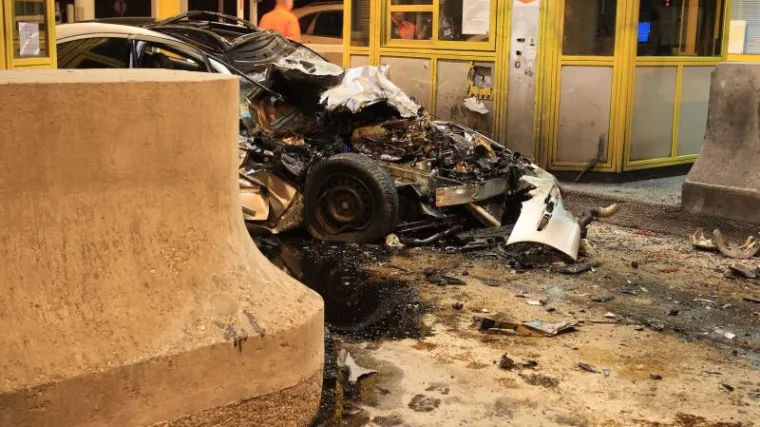 Namjerno se zaletio u autobus pun turista