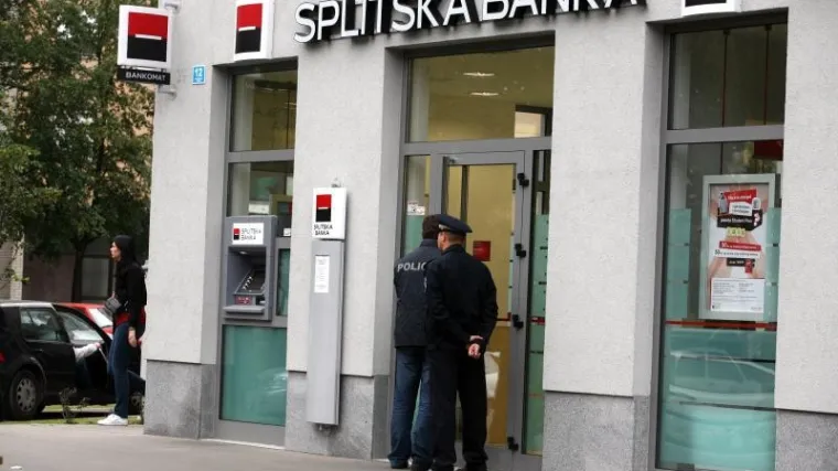 Opljačkali banku na Savici i pobjegli