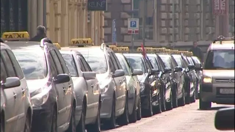 Taksisti &scaron;trajkali i blokirali promet po gradu
