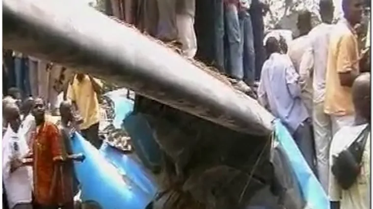 Krokodil sru&scaron;io avion