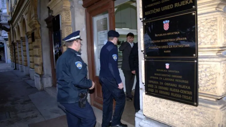 U&scaron;etao u Ured za obranu i počinio suicid