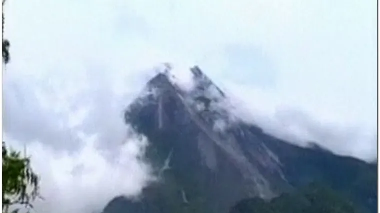 Erupcija praćena s petsto potresa