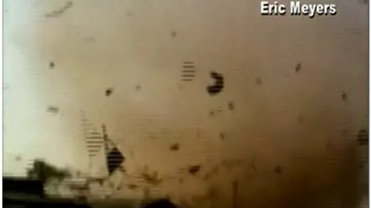 Na&scaron;ao se usred razornog tornada