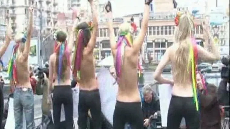 Toples prosvjed protiv Putina