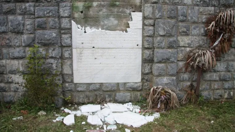 Razbili spomenik žrtvama usta&scaron;kog terora