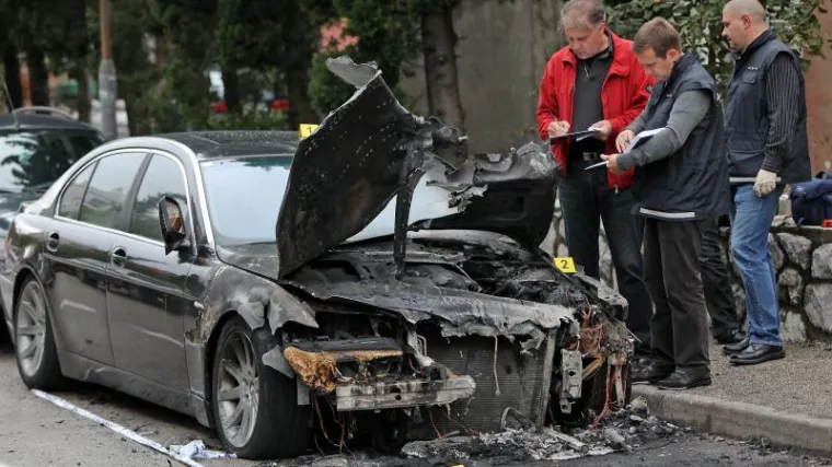 Kick-boksaču u Noći vje&scaron;tica zapalili BMW
