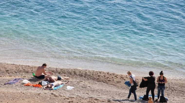 Studeni je, a kupača jo&scaron; ima