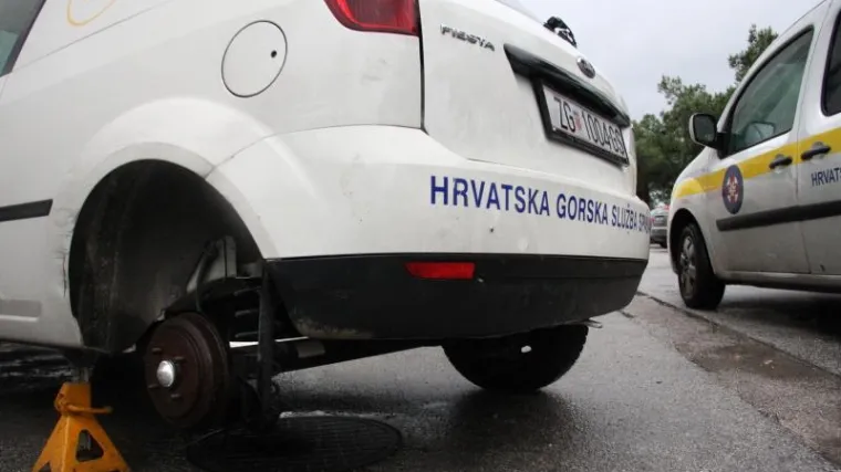 Split: Izbu&scaron;ili gume na vozilima HGSS-a