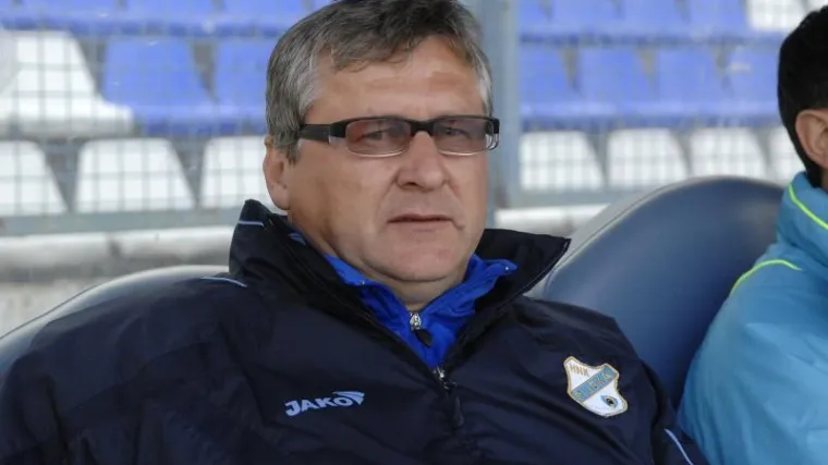 Gračanu nakon ostavke razbili auto