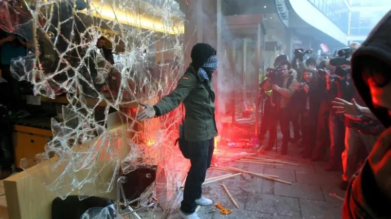 Studenti digli bunu u Londonu