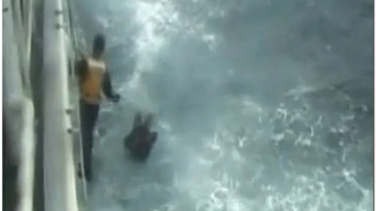 Spa&scaron;avanje brodolomaca iz podivljalog mora