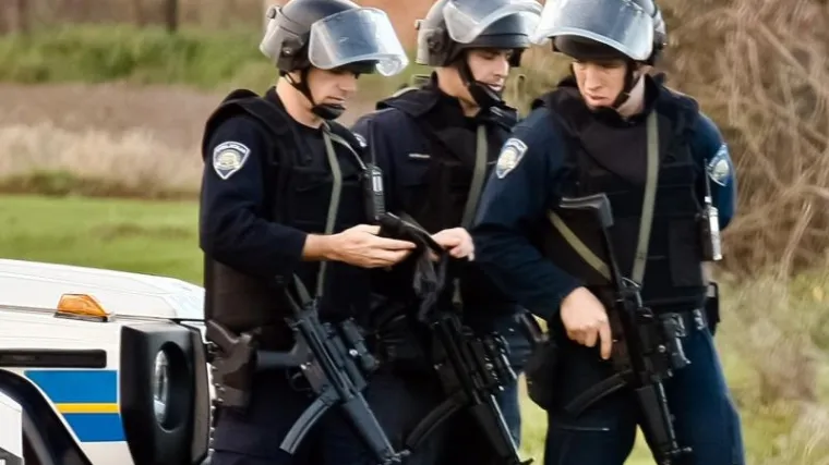 Potjera za opasnim bjeguncem