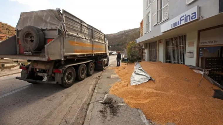 U Finu "istovario" 20 tona kukuruza