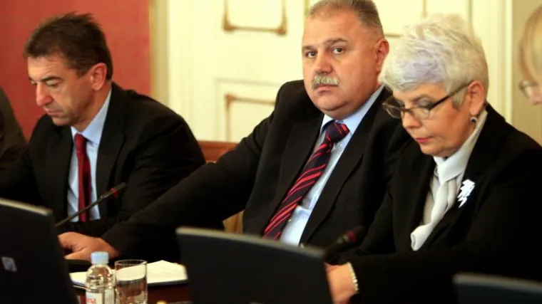 Vlada osigurala novac za plaće i mirovine