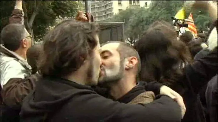 U Zagrebu pred papom i gay poljupci?