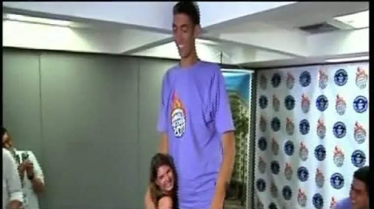 Najviši čovjek na svijetu posjetio Rio