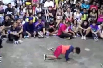Gumeni klinac posramio veterana breakdancea!