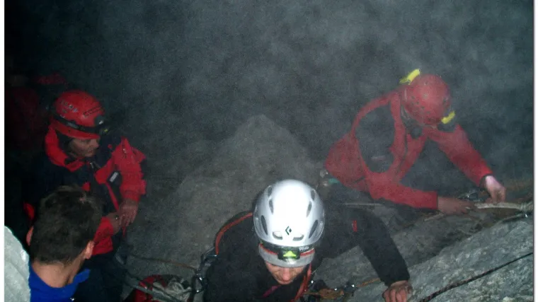 Promrzla starica satima visila naglavačke s drveta