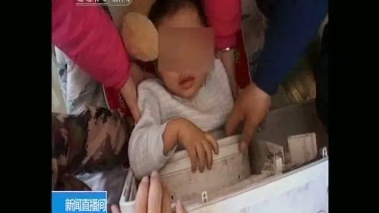 Dječak zaglavio u perilici