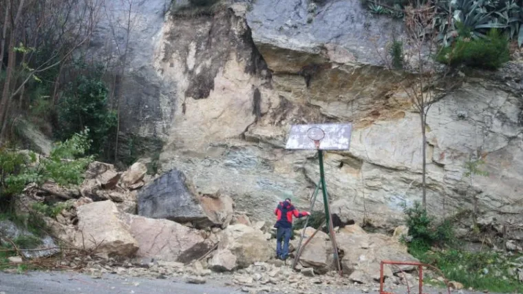 20 kubika stijena palo na igrali&scaron;te