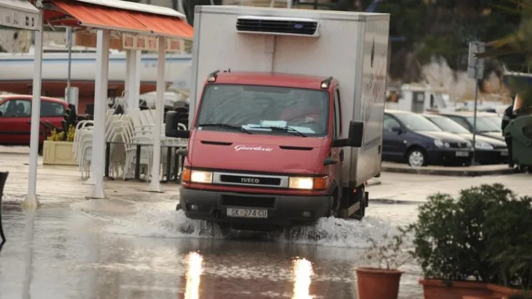 Rijeke se povlače, a more potopilo gradove