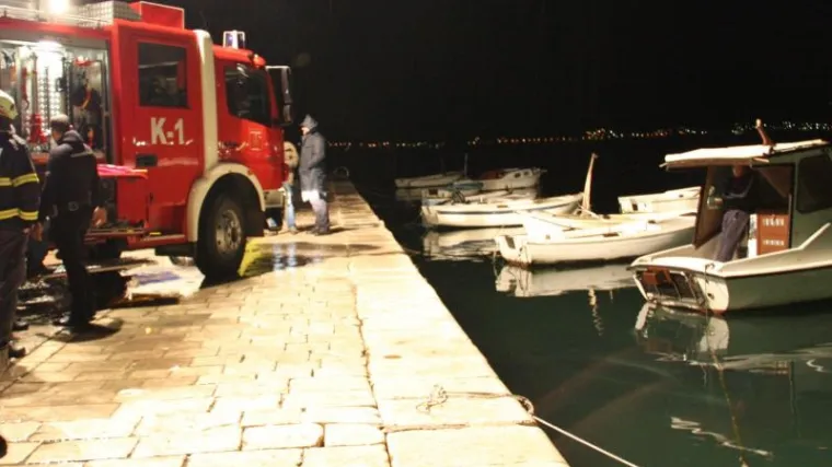 Autom uletio u more, preminuo u bolnici