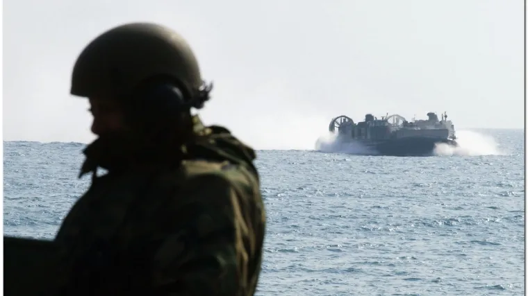 Rusi prekinuli američke vojne manevre