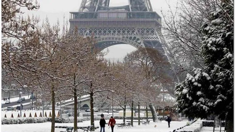 Nevrijeme zatvorilo i Eiffelov toranj