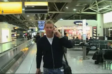 Ljubavnik Liz Hurley napušta Englesku