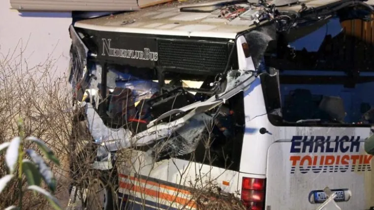 U dnevni boravak im uletio autobus!