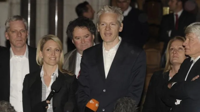 Assange pušten uz jamčevinu