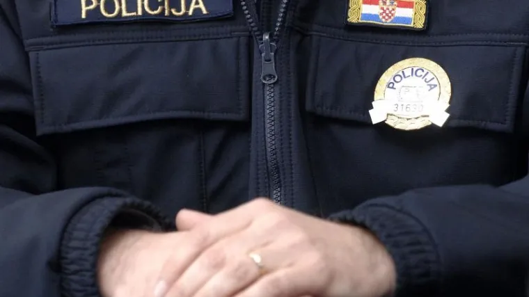 U Gajnicama pretukli policajca