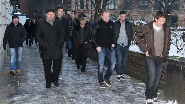 Crveni vragovi na božićnoj zabavi